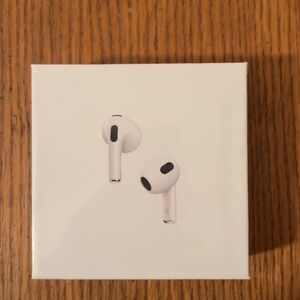 Apple AirPods with Wireless Charging Case